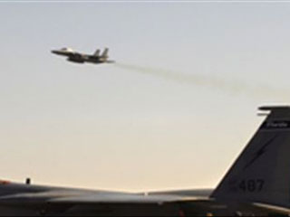 ВВС США официально подтвердило крушение истребителя F-15E Strike Eagle в небе над Ливией во время выполнения задания в рамках операции НАТО "Одиссея. Рассвет"
