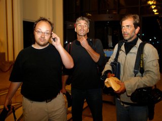 Трое журналистов, работающих на AFP, были освобождены сегодня ночью в Ливии