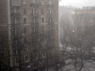 В столичном регионе в четверг ожидается ненастная, некомфортная погода. По данным Росгидромета, в четверг в Москве и окрестностях будет облачно, временами начнет приниматься мокрый снег, переходящий в дождь