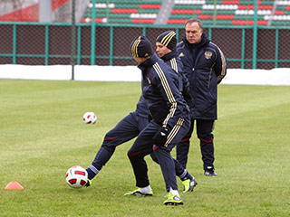 В Москве прошла первая тренировка национальной сборной России по футболу, которая готовится к отборочному матчу ЕВРО-2012 со сборной Армении