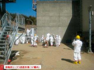 Рабочие TEPCO, АЭС "Фукусима-1", 23 марта 2011 года