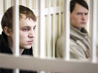 Два белорусских оппозиционера, Дмитрий Дашкевич и Эдуард Лобов, приговорены в четверг к лишению свободы решением Московского районного суда Минска