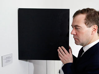 Медведев признался в любви к актуальному искусству и призвал кино равняться на Голливуд