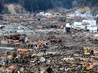 Число погибших и пропавших без вести в результате разрушительного землетрясения в Японии и последовавшего цунами превысило 27 тыс. человек