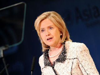 Военная операция в Ливии требовалась для предотвращения гуманитарной катастрофы, утверждает Хиллари Клинтон