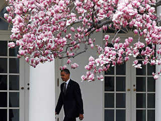 Президент США Барак Обама не смог с первого раза попасть в Белый дом, вернувшись на рабочее место после латиноамериканского турне: дверь в Овальный кабинет оказалась запертой