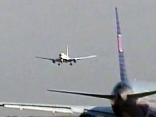 Опасное сближение двух пассажирских самолетов в небе над Красноярском произошло 14 марта этого года по вине авиадиспетчера