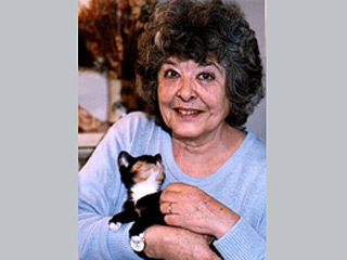 В субботу, 26 марта в Бристоле в возрасте 76 лет умерла британская писательница Диана Уинн Джонс (Diana Wynne Jones). Ее самым известным произведением стал роман "Ходячий замок Хоула", который в 2004 году экранизировал Хаяо Миядзаки