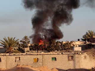 Несколько мощных взрывов прогремело во вторник в столице Ливии городе Триполи в районе, где располагается комплекс правительственных зданий, в том числе резиденция ливийского лидера Муаммара Каддафи