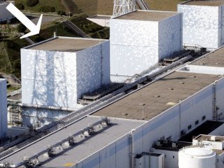 Поврежденные реакторы аварийной АЭС "Фукусима-1" планируется накрыть "колпаками" из специальной ткани, что должно предотвратить разлетание радиоактивных частиц