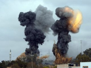Вблизи резиденции ливийского лидера Муамара Каддафи Баб аль-Азизия, расположенной на юго-востоке Триполи, сегодня ночью произошло еще два взрыва