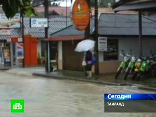 На затопленных курортах Таиланда застряли сотни россиян