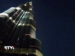 Знаменитый француз Ален Робер по прозвищу "Человек-паук" покорил самый высокий небоскреб планеты Burj Khalifa в Дубае
