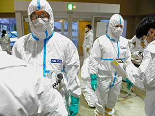 Ситуация с радиоактивным заражение после аварии на японской АЭС "Фукусима-1" продолжает усугубляться: опасные вещества зафиксированы далеко за пределами "зоны отчуждения", а их концентрация в море рядом с АЭС продолжает подниматься