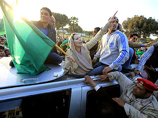 Каддафи бросил на борьбу с повстанцами свою дочь - "Клаудию Шиффер Северной Африки"