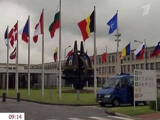 Североатлантический альянс окончательно принял командование всеми военными операциями в Ливии. Дипломатический источник в Брюсселе сообщил, что "сложный процесс передачи командования альянсу завершился сегодня в 07:00 по брюссельскому времени (09:00 мск)"