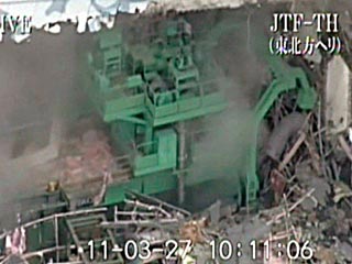 Тяжелая ситуация на японской атомной станции "Фукусима-1", наполовину разрушенной ударом 14-метрового цунами и взрывами водорода, грозит окончательно зайти в тупик