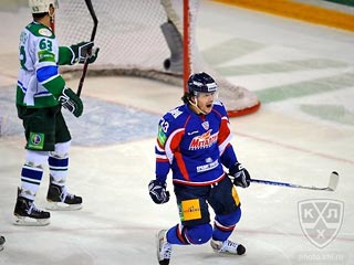 Магнитогорский "Металлург" не позволил "Салавату Юлаеву" оформить выход в финал плей-офф Континентальной хоккейной лиги в Уфе, одержав в пятницу гостевую победу со счетом 4:3