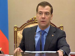 Президент РФ Дмитрий Медведев освободил от должности еще двенадцать генералов и трех полковников милиции, в том числе пятерых сотрудников в связи с сокращением штатов, шестерых из-за достижения предельного возраста, а четверых - по собственному желанию