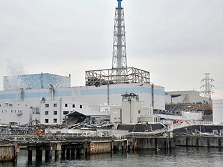 Из второго реактора АЭС "Фукусима-1" происходит утечка радиоактивной воды