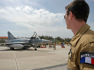 С сегодняшнего дня ВВС США прекращают авиаудары по военным объектам ливийского лидера Муаммара Каддафи