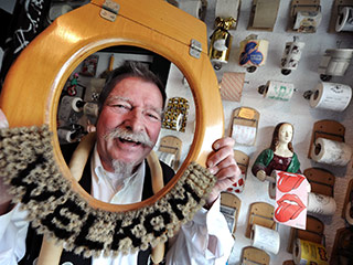 В германском городе Висбаден 69-летний местный житель Михаэль Бергер открыл необычный музей в необычном месте
