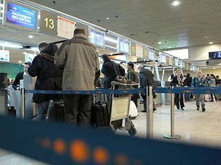 Аэропорт "Домодедово" извинился перед пассажирами за воскресный коллапс в зоне прилета международных рейсов