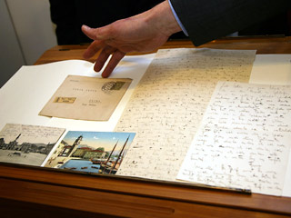 Более ста писем и открыток Франца Кафки, адресованные его сестре Оттле, разделят между собой Великобритания и Германия