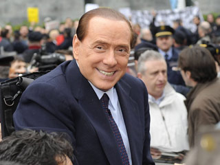 Премьер-министр Италии Сильвио Берлускони продемонстрировал хорошее расположение духа, показав, что его не слишком волнует судебный процесс по обвинению в сексуальных связях с несовершеннолетней