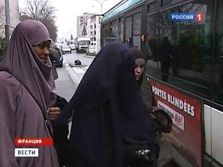 Президент Мусульманской конференции Франции заявил, что ношение хиджаба в республике не имеет смысла