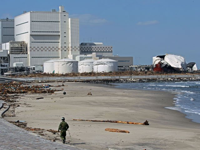 Содержание радиоактивного йода-131 в морской воде в радиусе 30 км от аварийной АЭС "Фукусима-1" превысило норму в два раза