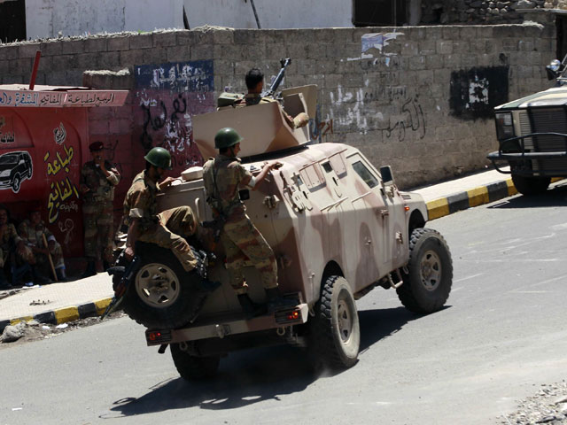 В Йемене армия сражается с полицией