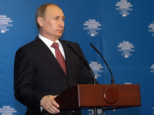 "Ни я, ни Дмитрий Анатольевич не исключаем, что каждый из нас может пойти на выборы", - сказал Путин