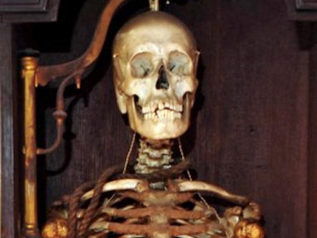 Университет Бристоля лишился своего скелета в шкафу: казненного в 1821 году убийцу наконец-то похоронили