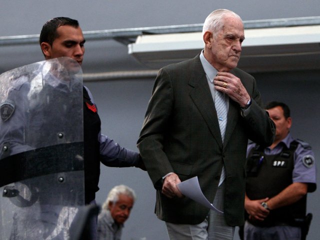 Последний аргентинский диктатор Рейнальдо Биньоне приговорен к пожизненному тюремному заключению за преступления против человечности