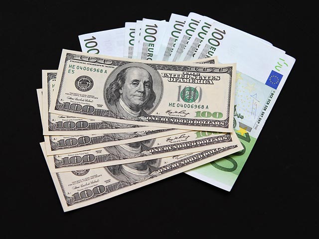 Доллар прибавил 3 копейки, евро потерял 6