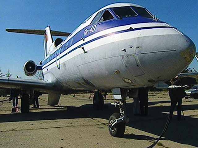 Рейсовый самолет ЯК-40, на борту которого был 31 человек, при разгоне выехал за пределы взлетной полосы в аэропорту райцентра Усть-Камчатск Камчатского края