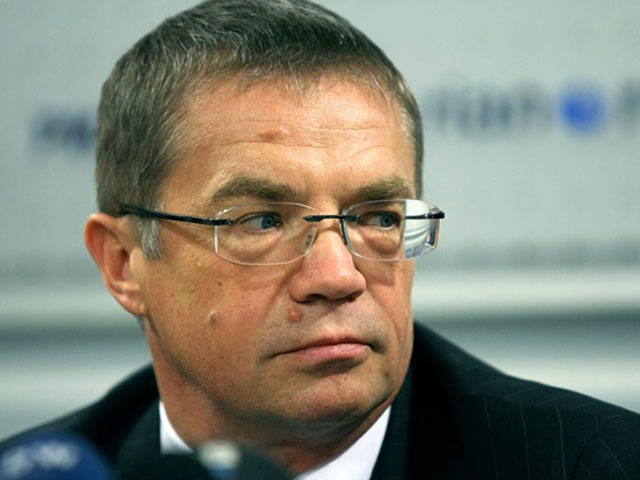 Председатель совета директоров СКА Александр Медведев отметил, что руководство клуба рассматривает кандидатуры четырех специалистов на пост главного тренера команды