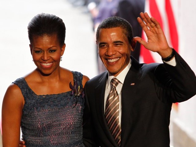 Президент США Барак Обама и его супруга Мишель заработали в прошлом году более 1,7 млн долларов