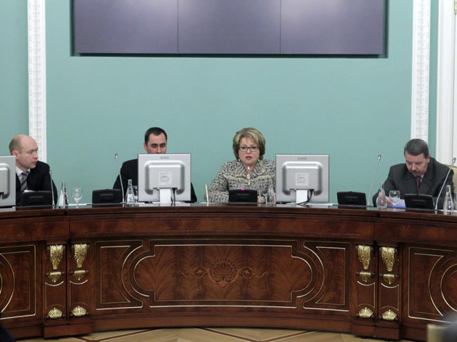 О доходах отчитались еще 6 губернаторов. Матвиенко в 11 раз беднее своего заместителя