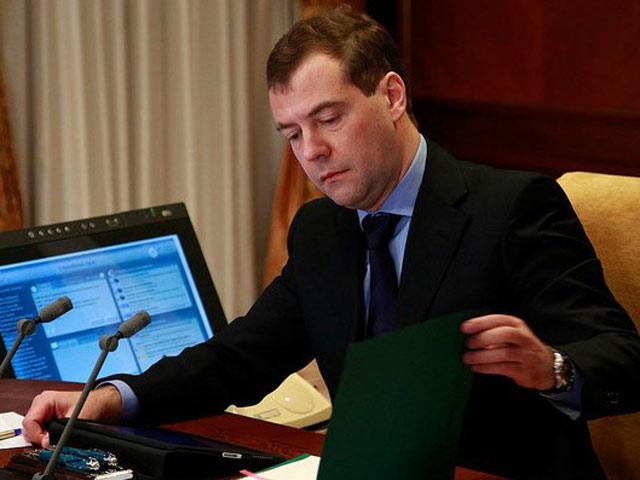 Президент России Дмитрий Медведев совершил во вторник ряд кадровых перестановок в Военно-Морском Флоте, Вооруженных Силах и органах внутренних дел РФ