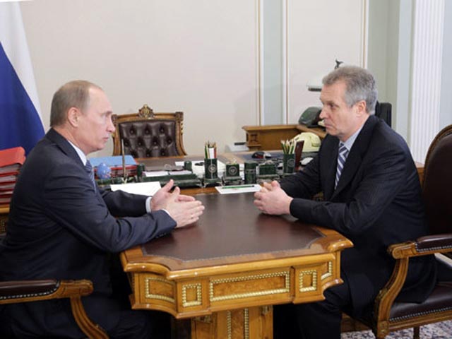 Председатель правительства РФ Владимир Путин провел рабочую встречу с генеральным директором "Росагролизинга" Валерием Назаровым
