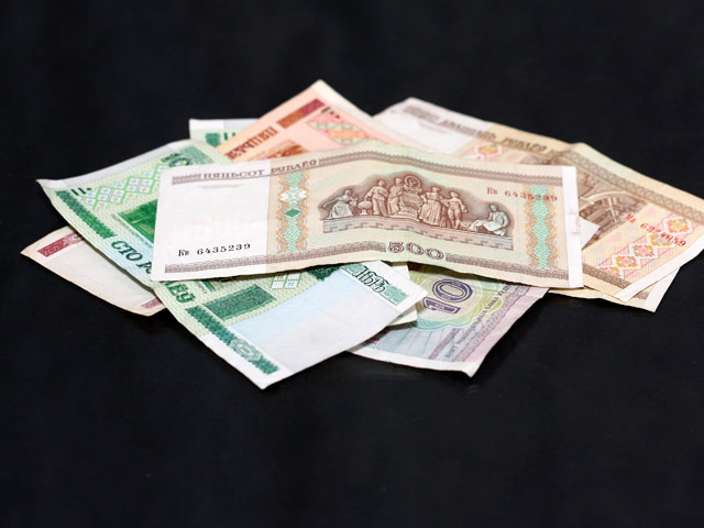 Белорусские власти сняли ограничения на формирование курса рубля