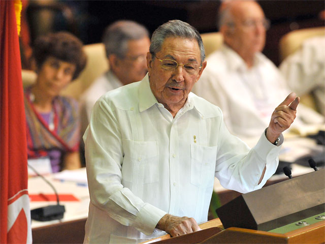 Первым секретарем ЦК партии стал 79-летний кубинский лидер Рауль Кастро