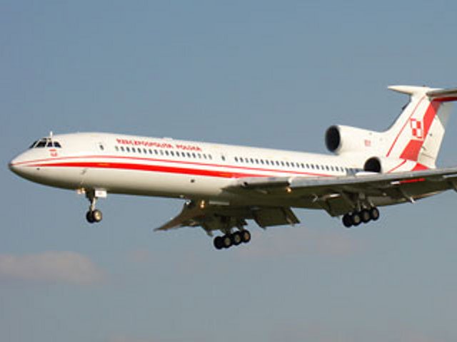 Министерство обороны Польши отменило запрет на полеты первых лиц государства на единственном польском Ту-154М, аналогичном разбившемуся под Смоленском 10 апреля 2010 года правительственному авиалайнеру