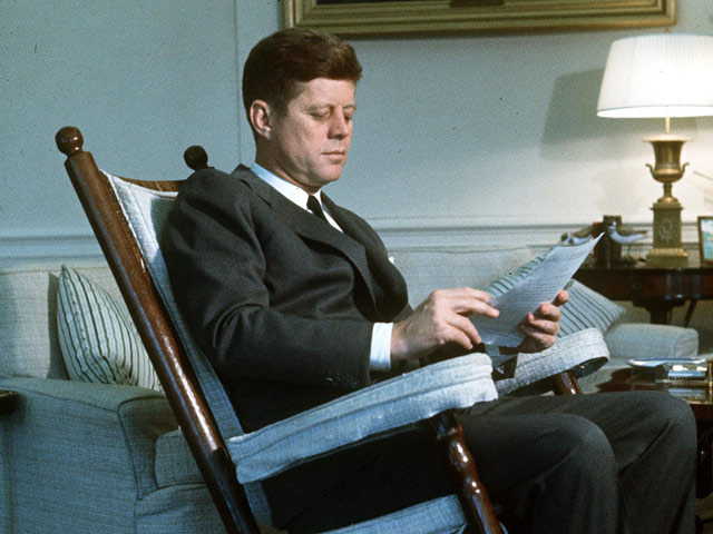 За 10 дней до своего убийства президент США Джон Фитцджеральд Кеннеди потребовал показать ему сверхсекретные документы о НЛО