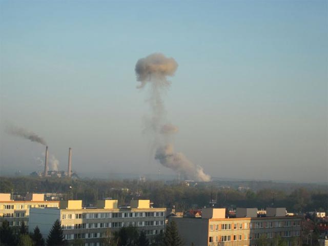 Мощный взрыв прогремел в среду на заводе по производству взрывчатых веществ Explosia в городе Пардубице в центральной части Чехии, по всей видимости, погибли четыре человека