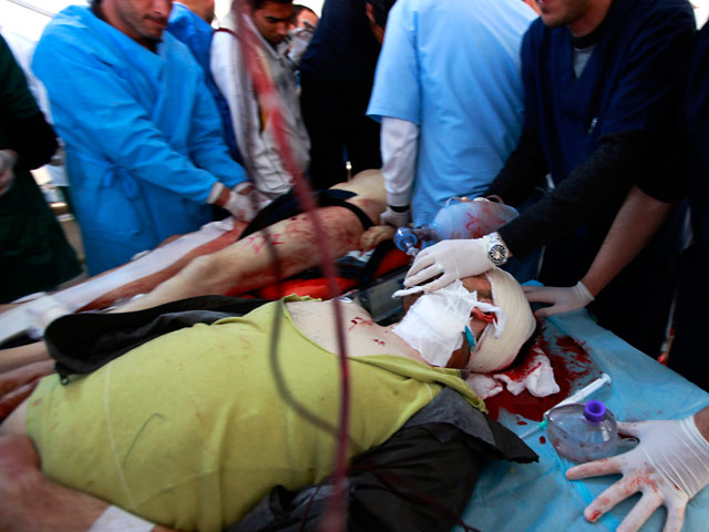В среди в Ливии погибли два западных журналиста: репортер Тим Хезерингтон и фотожурналист Крис Хондрос. Они попали под минометный обстрел в городе Мисурата, захваченном мятежниками и осажденном армией Муаммара Каддафи