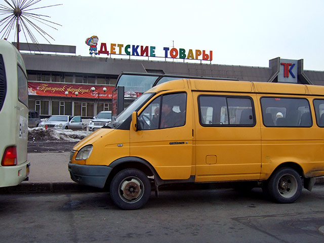 В перспективе для проезда в маршрутных такси в Москве могут оказаться ненужными наличные деньги, ездить можно будет по билетам