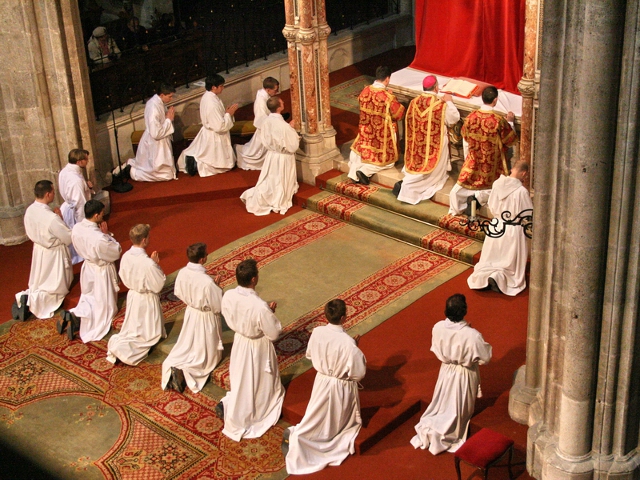 Страстная Пятница - единственный день в литургическом году, когда в латинском католическом обряде не служится месса, это день строгого поста и покаяния
